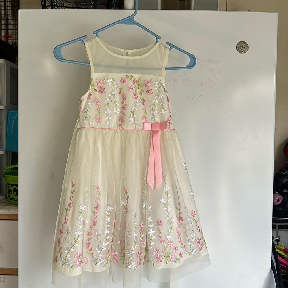 Crème formal dress girls size 6X.